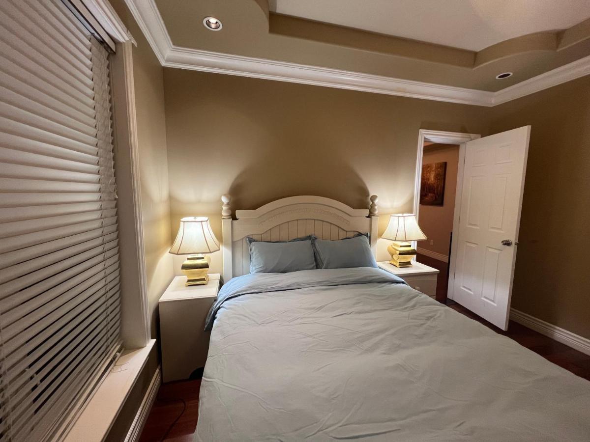 Lucky Suite, Two-Bedroom Suite With Independent Entrance In Richmond Close To Yvr Luaran gambar