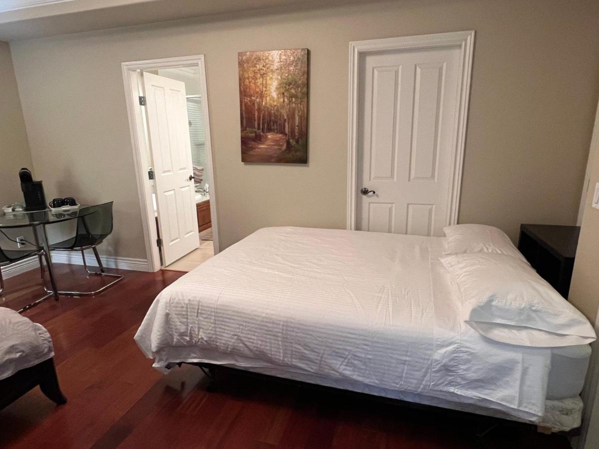 Lucky Suite, Two-Bedroom Suite With Independent Entrance In Richmond Close To Yvr Luaran gambar